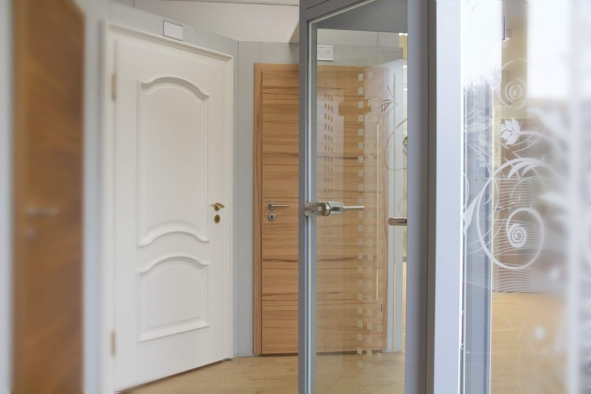 Zimmertüren aus Massivholz und Glas